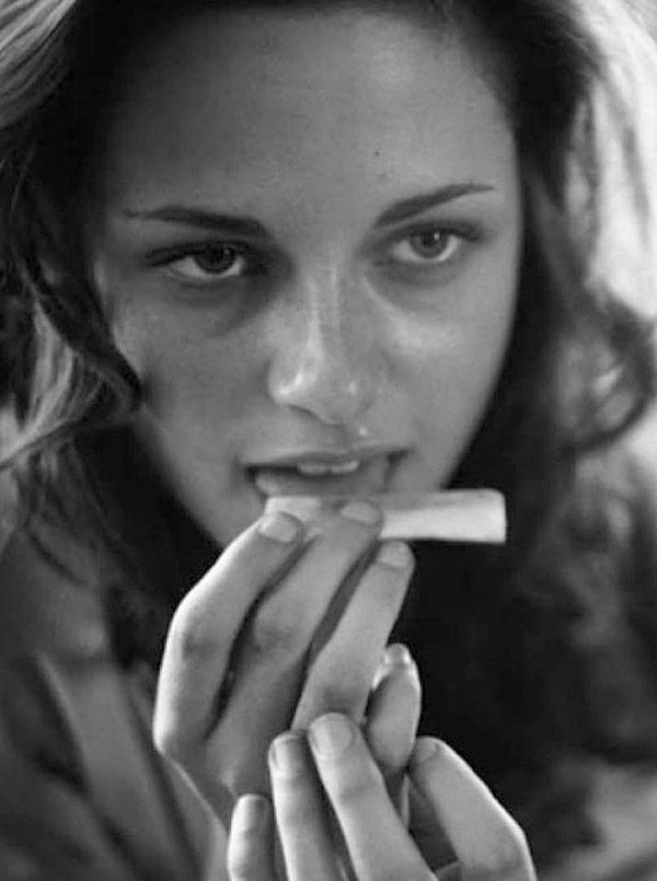 cannabis-friendly-celebrities-kristen-stewart-smoking-joint