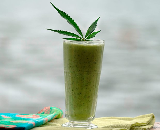 cannabis-smoothies-weed-stems
